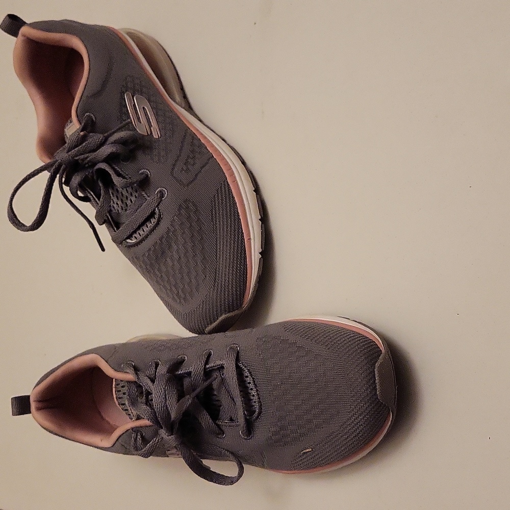 Skechers women's tennis shoes. Gray and pink, size 7. Fits tightly.
